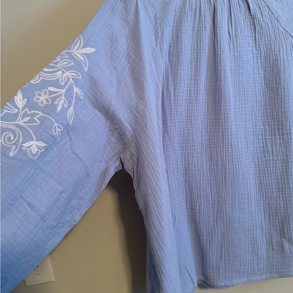 Easel Light Blue Blouse with White Embroidery gauze feminine soft - Picture 6 of 11